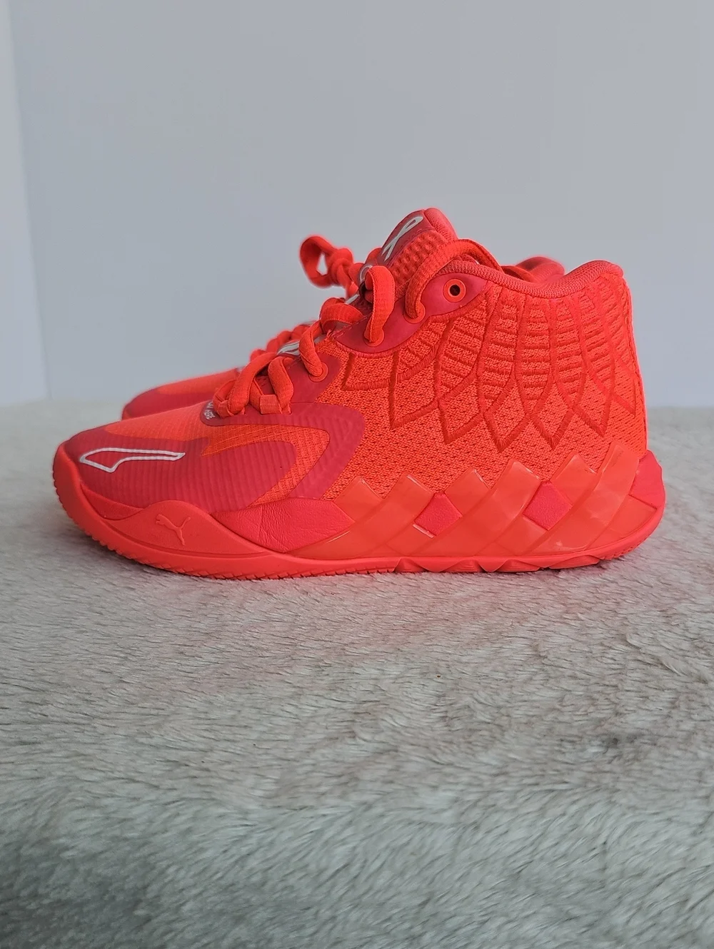 Puma MB.01 Jr Breast Cancer Awareness Pink Alert GS Size 4.5Y (309824-01)